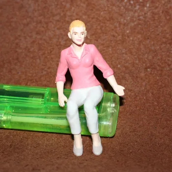 Figura Anime Oraș Stradă Om de Mers pe jos zână grădină în Miniatură Accesorii Stând Femeie figurina Figurina Model de Ornamente de Jucărie